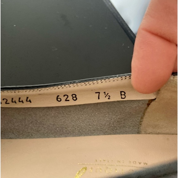 Authentic Salvatore Ferragamo patent leather heels - Picture 6 of 8